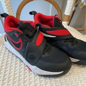 Boys Nike Team Hustle Basketball Shoes Little Kid Size 3